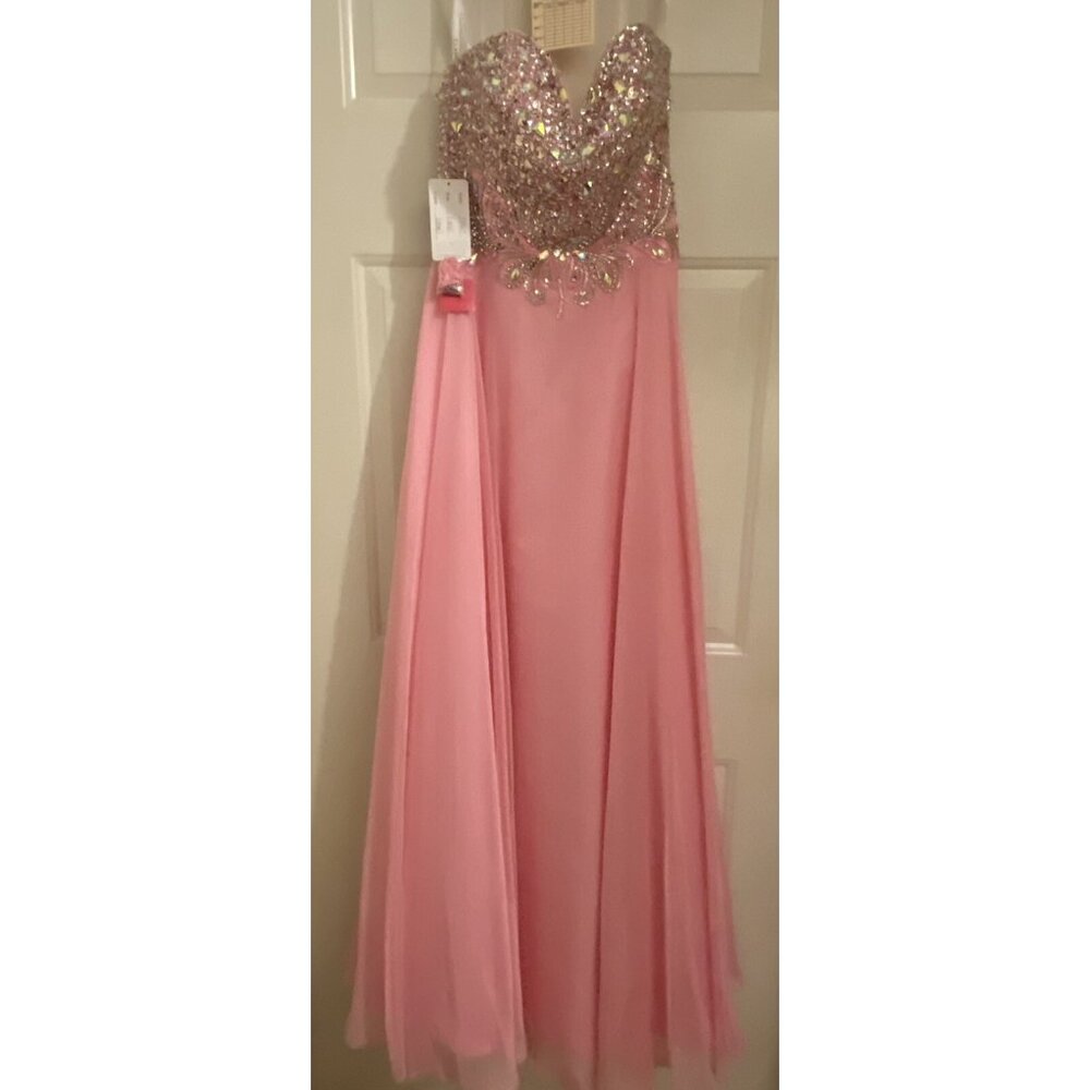 NWT! Clarisse strapless chiffon dress with a sweetheart bodice. Size 9/10. Pink